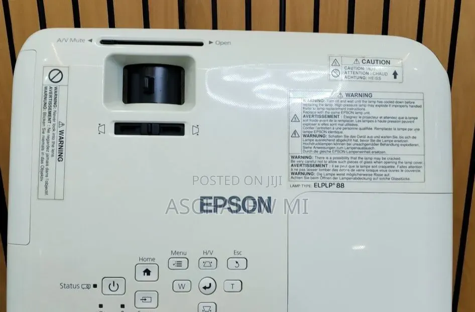 EPSON Projector Model Name: EB-S31 Has : Bag Remote Hardware