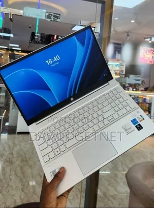 New Laptop HP Pavilion 15-cs3063cl 16GB Intel Core i5 SSD 1T