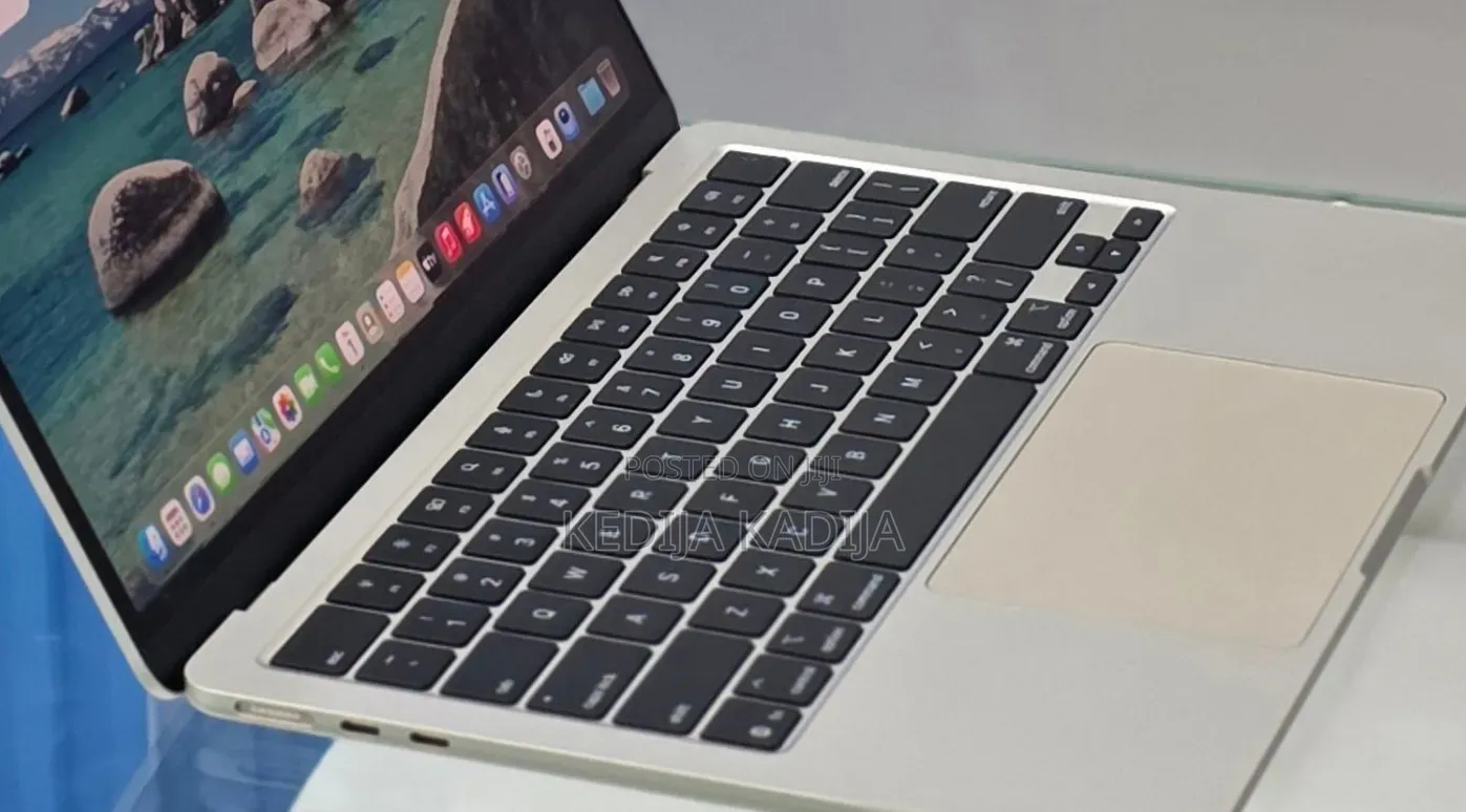 New Laptop Apple MacBook Air 2025 M4 16GB Apple M4 Max SSD 256GB