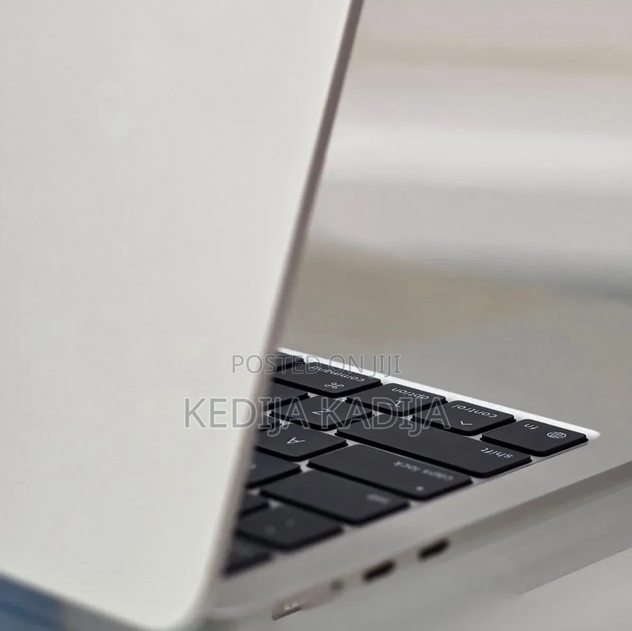New Laptop Apple MacBook Air 2025 M4 16GB Apple M4 Max SSD 256GB