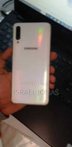 Samsung Galaxy A70 128 GB White