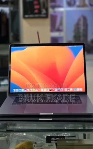 New Laptop Apple MacBook Pro 2017 16GB Intel Core i7 SSD 512GB