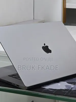 New Laptop Apple MacBook Pro 2017 16GB Intel Core i7 SSD 512GB