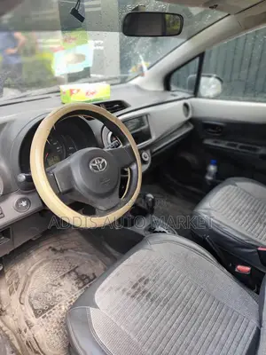Toyota Yaris 2012 Silver