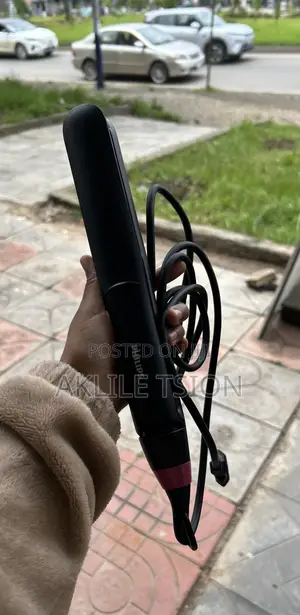 PHILIPS Hair Straightener