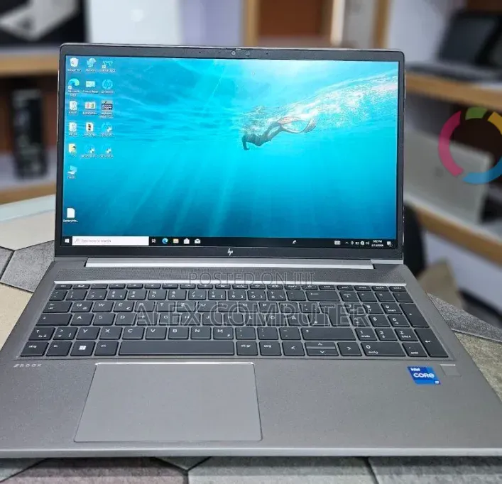 New Laptop HP ZBook Firefly G8 16GB Intel Core i7 SSD 1T