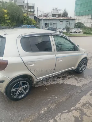 Toyota Vitz 1.0 FWD 3dr 2003 Gold