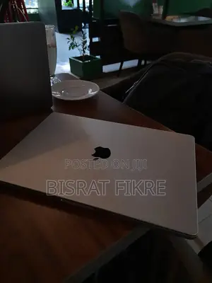 New Laptop Apple MacBook Pro 32GB Apple M1 Pro SSD 1T