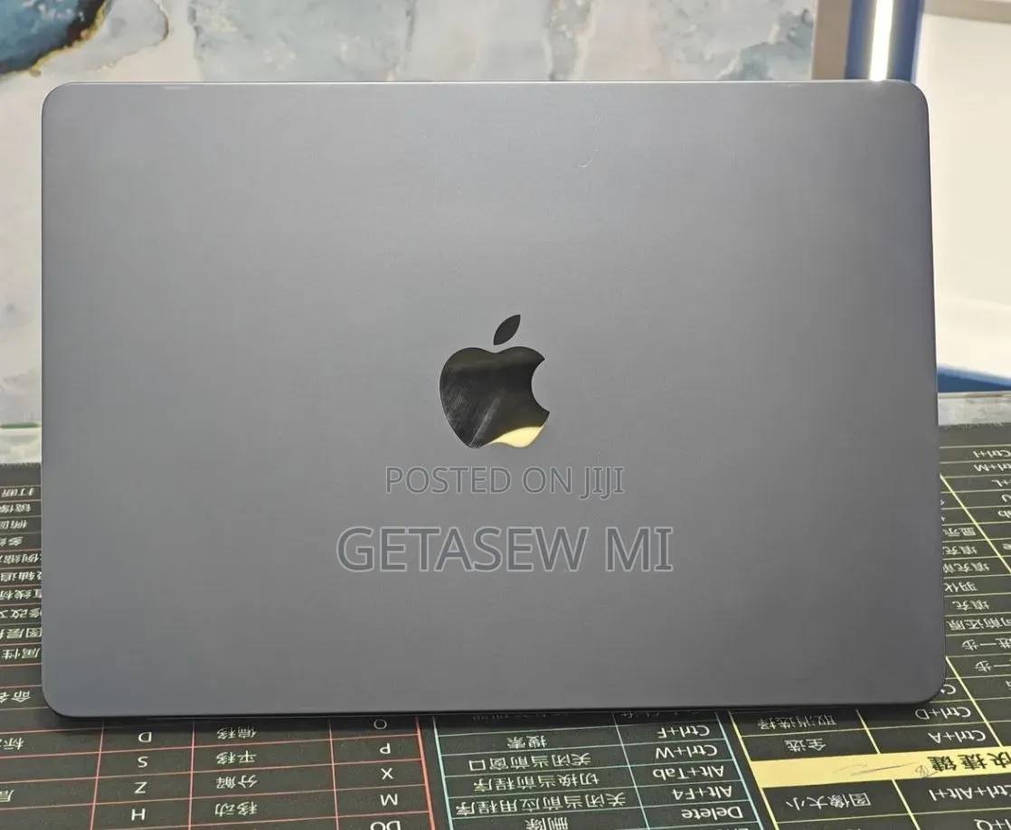 New Laptop Apple MacBook Air 2022 M2 8GB Apple M2 SSD 512GB