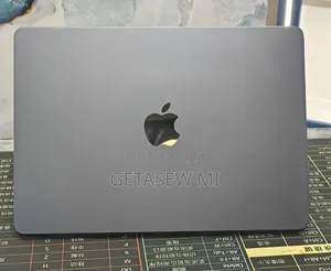 New Laptop Apple MacBook Air 2022 M2 8GB Apple M2 SSD 512GB