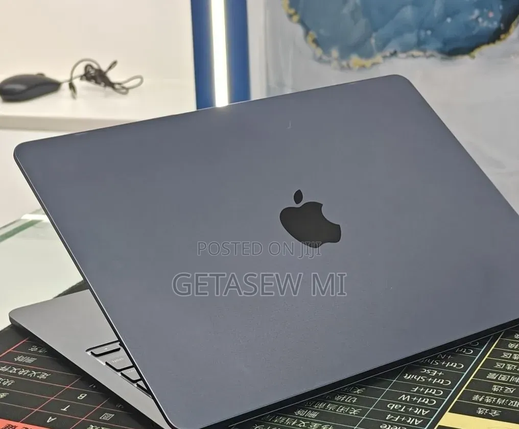 New Laptop Apple MacBook Air 2022 M2 8GB Apple M2 SSD 512GB