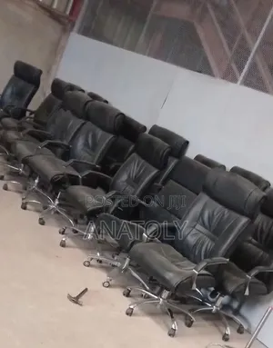 ዘመናዊ የቢሮ ወንበር – ጠንካራ እና ምቹ