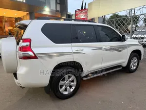 Toyota Land Cruiser 2018 White