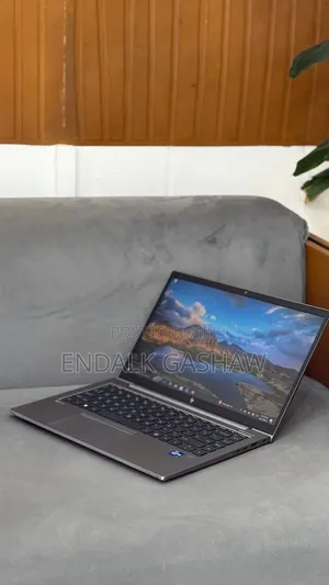 New Laptop HP ZBook Firefly G8 16GB Intel Core i7 SSD 512GB