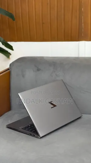 New Laptop HP ZBook Firefly G8 16GB Intel Core i7 SSD 512GB