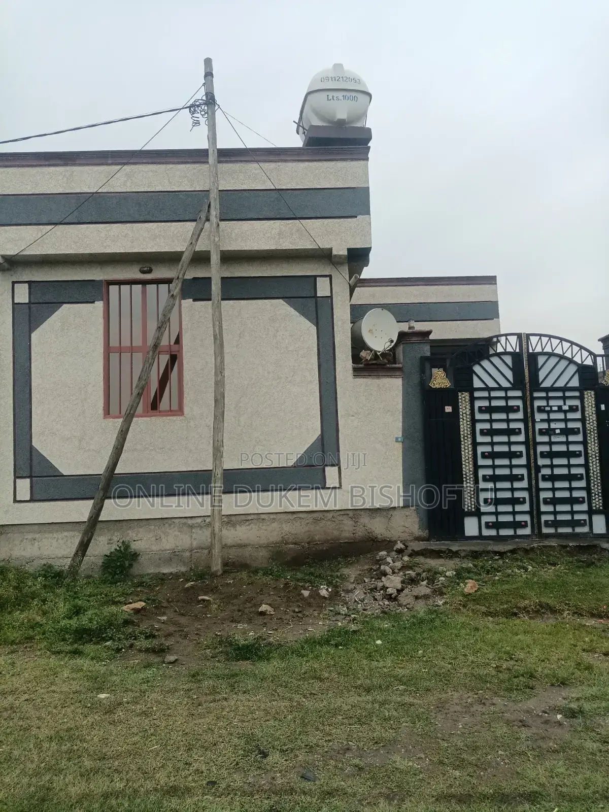 8bdrm House in Dukem Gabriel Sefar, East Shewa for sale