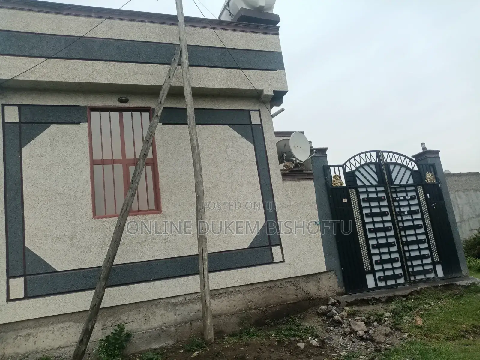 8bdrm House in Dukem Gabriel Sefar, East Shewa for sale