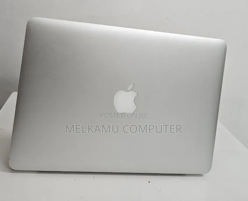 New Laptop Apple MacBook 2015 8GB Intel Core i7 SSD 256GB