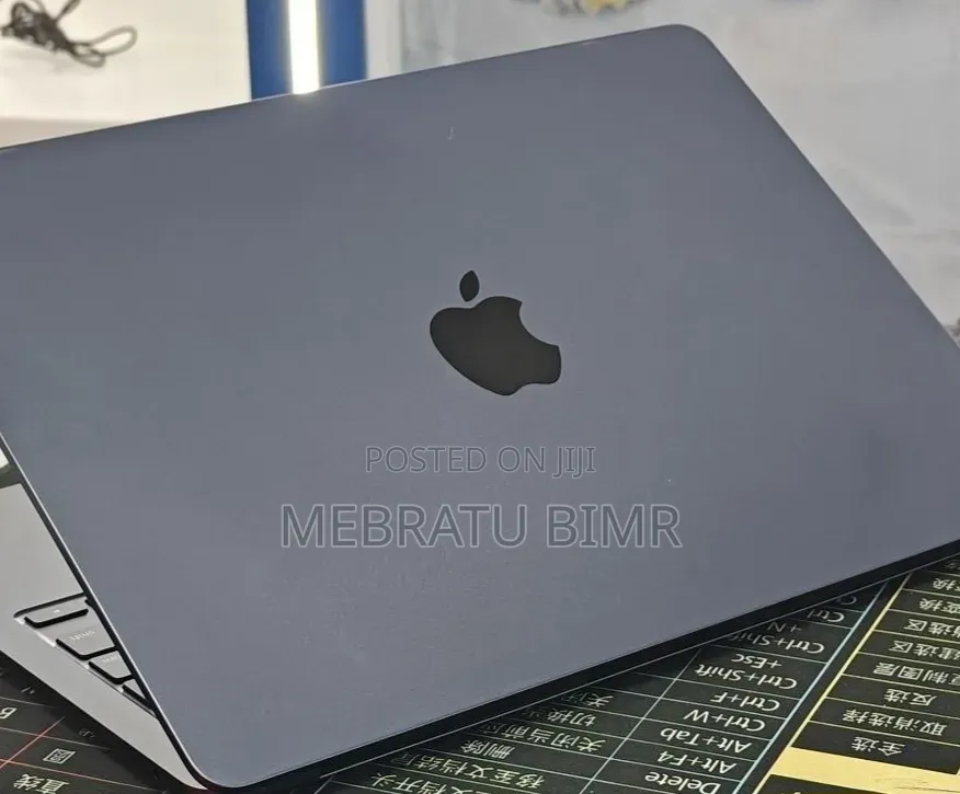 New Laptop Apple MacBook Air 2022 M2 8GB Apple M2 SSD 512GB