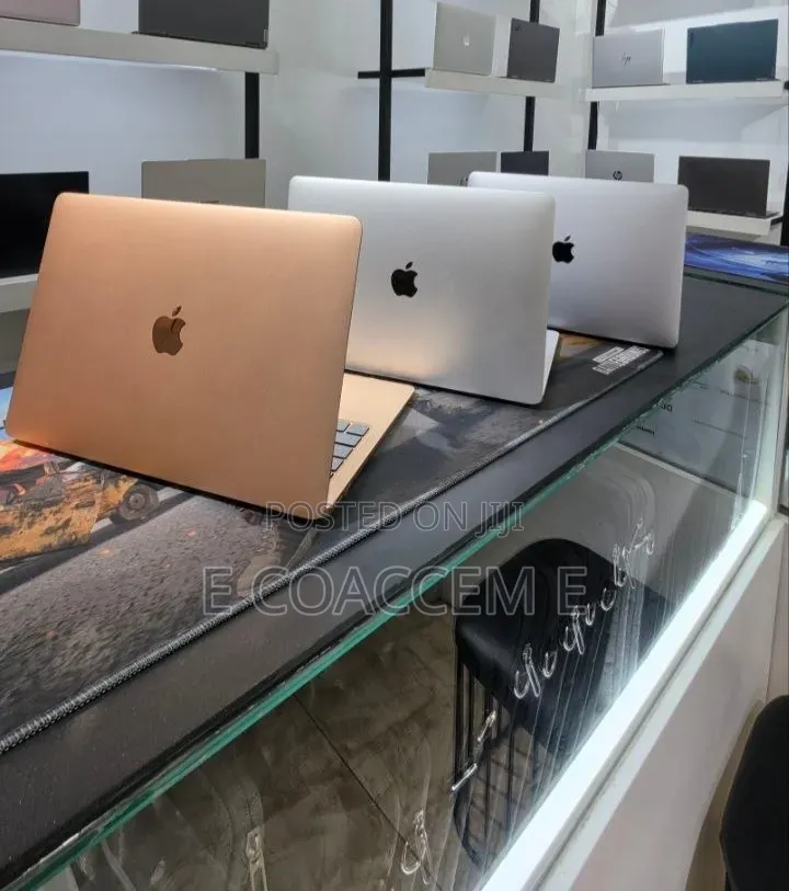 New Laptop Apple MacBook 8GB Apple M1 SSD 256GB