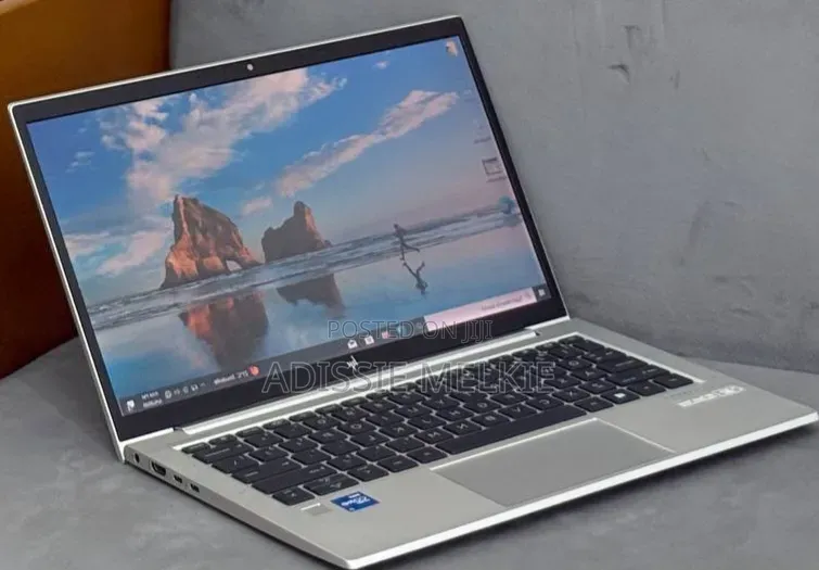 New Laptop HP EliteBook 830 G8 8GB Intel Core i5 SSD 512GB