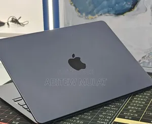 New Laptop Apple MacBook Air 2022 M2 8GB Apple M2 SSD 512GB