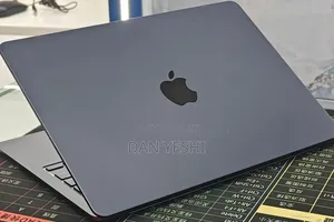 New Laptop Apple MacBook Air 2022 M2 8GB Apple M2 SSD 512GB