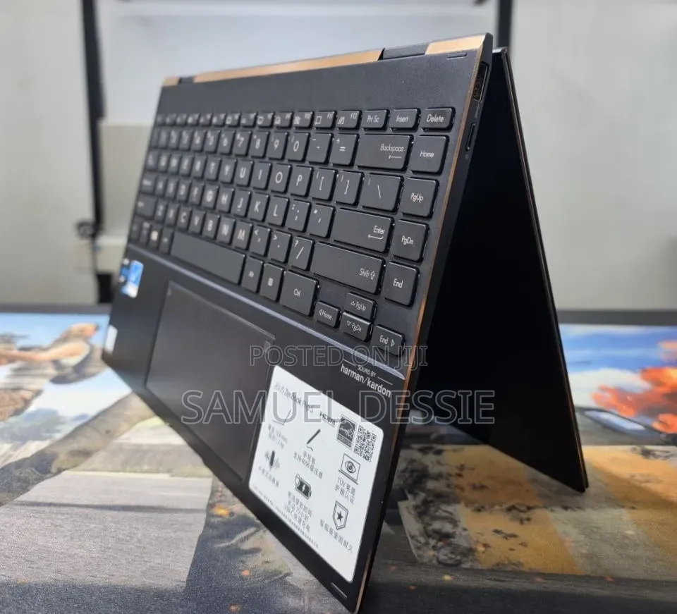 New Laptop Asus ZenBook Flip 14 UX461UA 16GB Intel Core i7 SSD 512GB