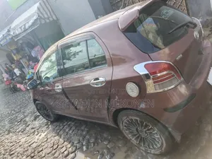 Toyota Yaris 2010 Burgundy