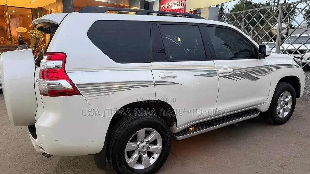 Toyota Land Cruiser Prado 2017 White