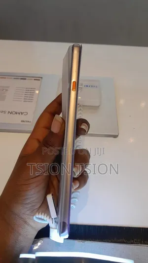New Tecno Camon 40 256 GB Silver