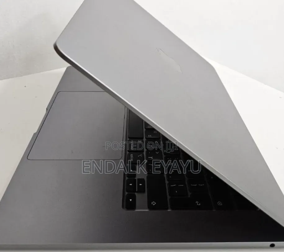 New Laptop Apple MacBook Air 2024 M3 8GB Intel Core Ultra 5 SSD 512GB