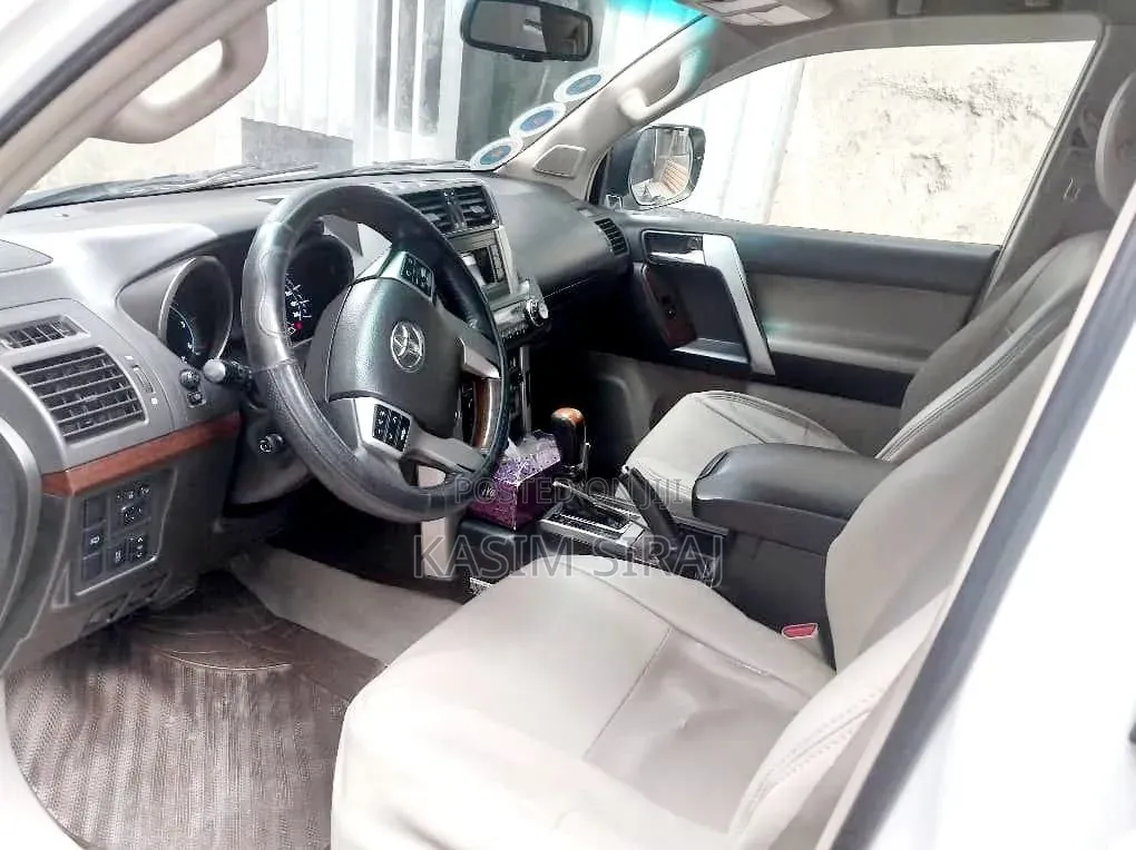 Toyota Land Cruiser Prado 2010 White