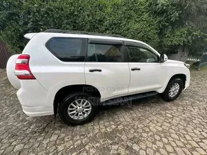 Toyota Land Cruiser Prado 2010 White