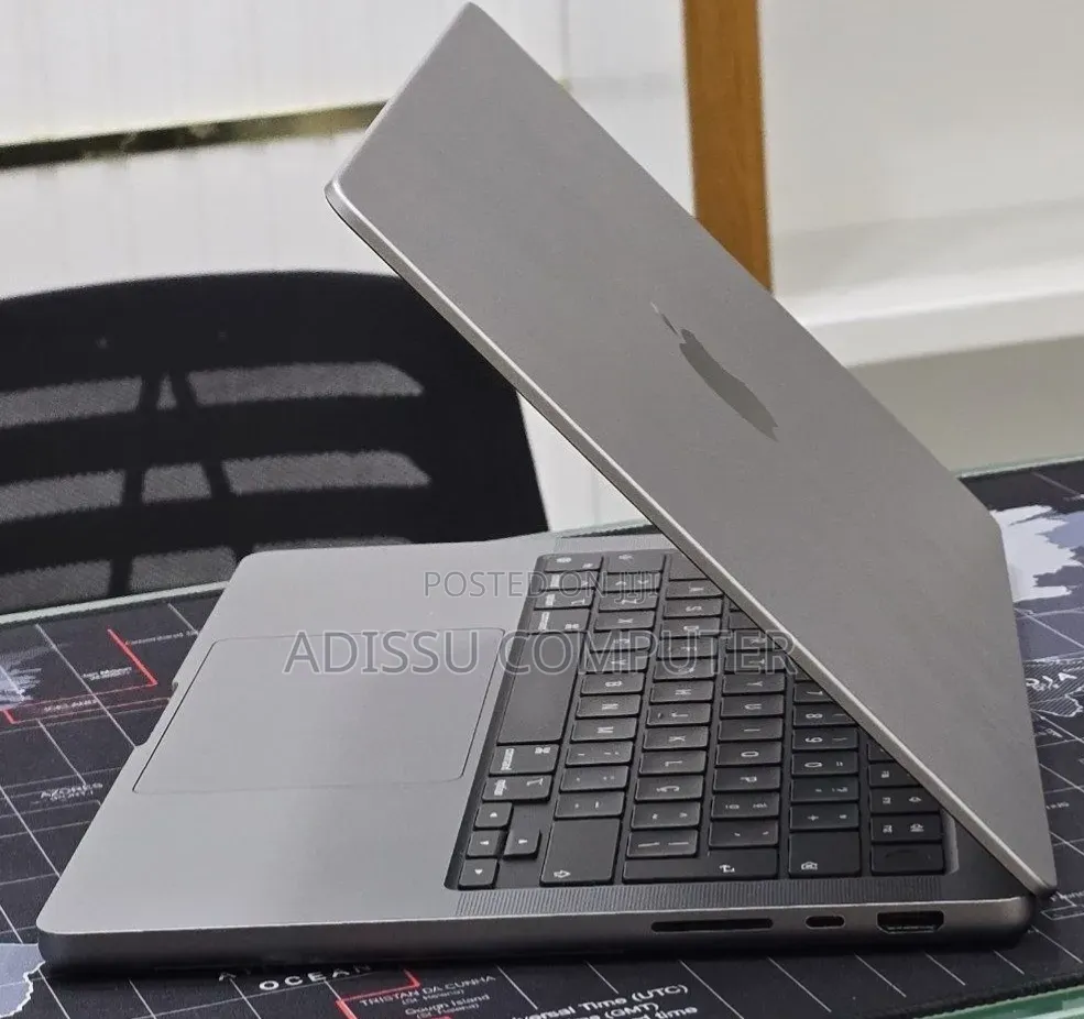 New Laptop Apple 32GB Apple M1 SSD 512GB
