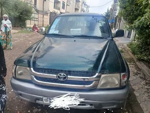 Toyota Hilux 2004 Green