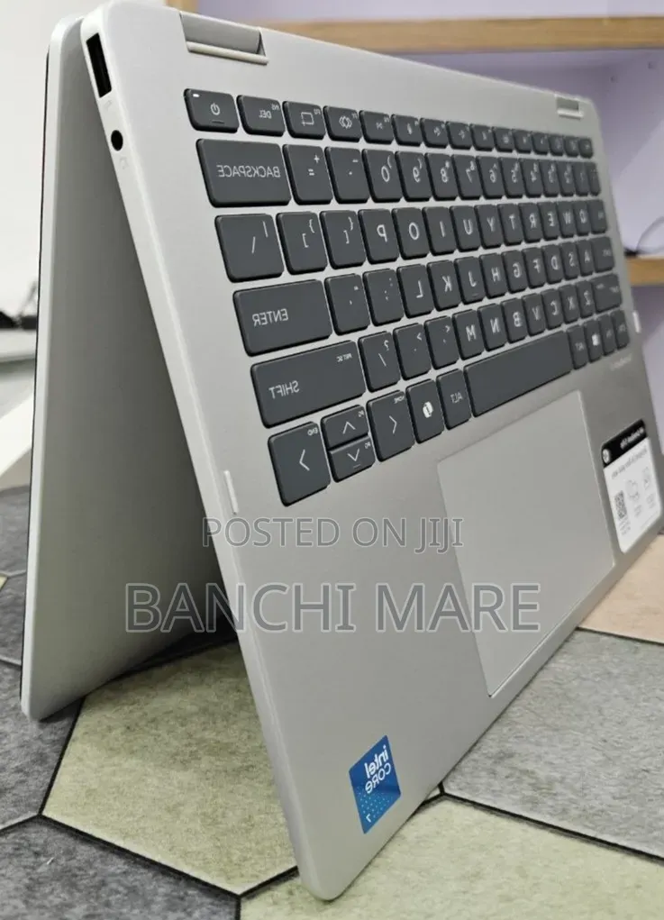 New Laptop HP OmniBook 5 Flip 16GB Intel Core 7 SSD 512GB
