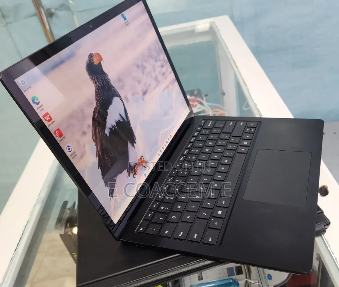 New Laptop Microsoft Surface 8GB Intel Core i5 SSD 256GB