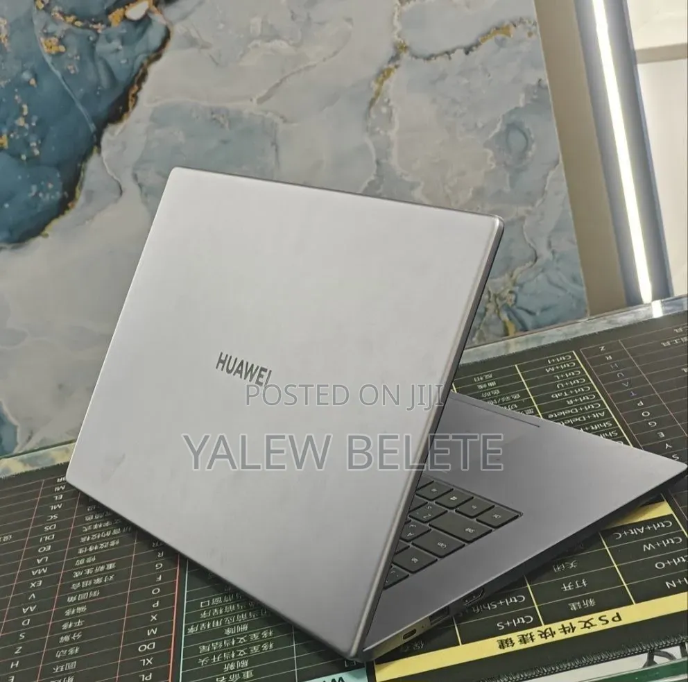 New Laptop Huawei MateBook 13 WRT-W19E 8GB Intel Core i3 SSD 256GB