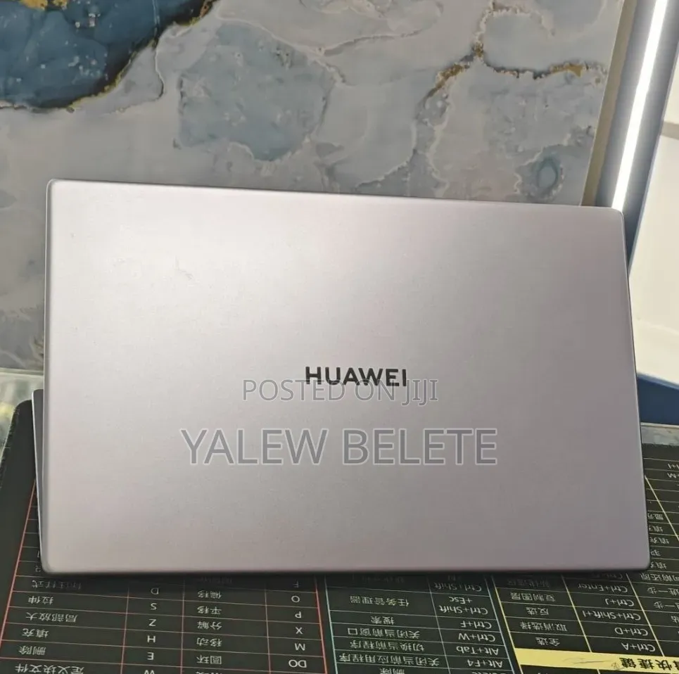 New Laptop Huawei MateBook 13 WRT-W19E 8GB Intel Core i3 SSD 256GB