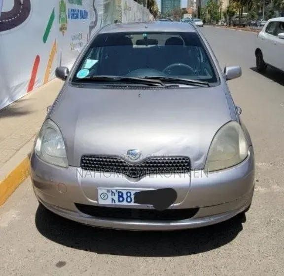 Toyota Vitz 2001 Silver