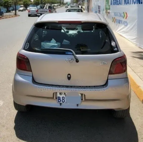 Toyota Vitz 2001 Silver