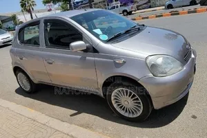 Toyota Vitz 2001 Silver