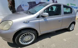 Toyota Vitz 2001 Silver