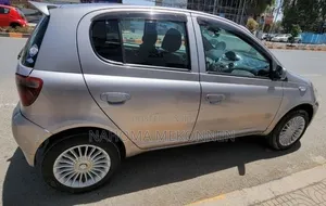Toyota Vitz 2001 Silver