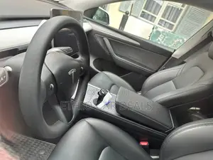Tesla Model Y 2024 Silver