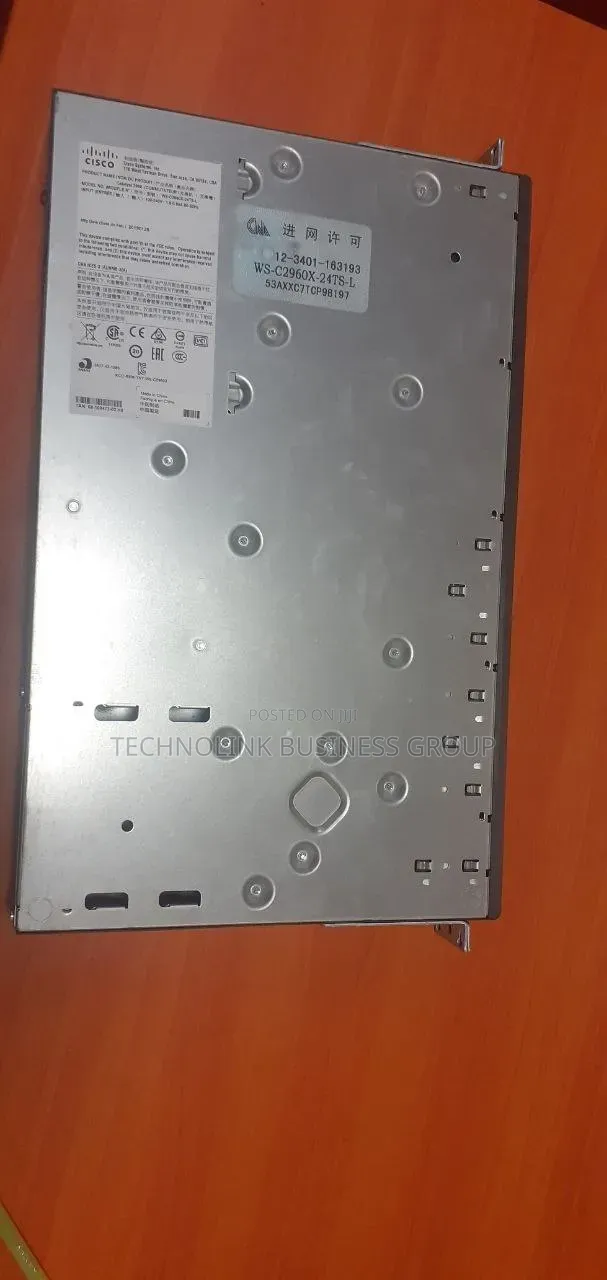 Cisco Catalyst 2960-X (WS-C2960X-24TS-L) - 24 ፖርት ስዊች