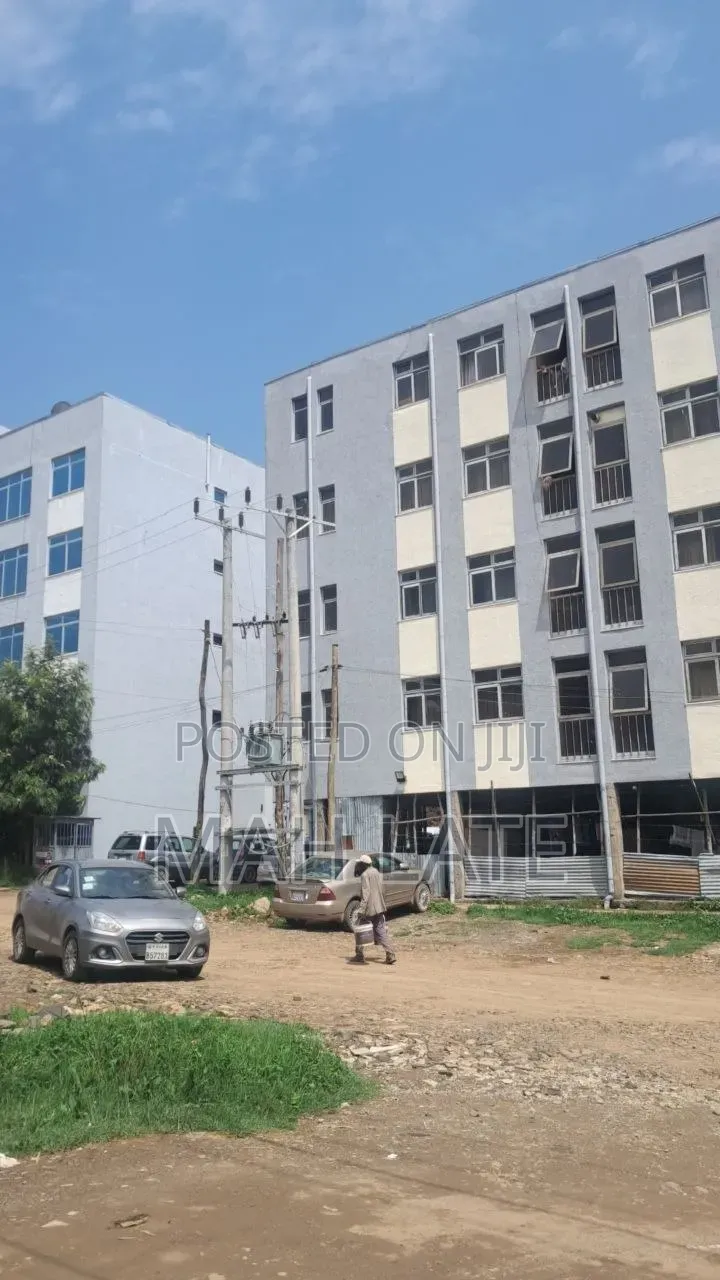 3bdrm Apartment in 20 ሜትር, Bole for sale
