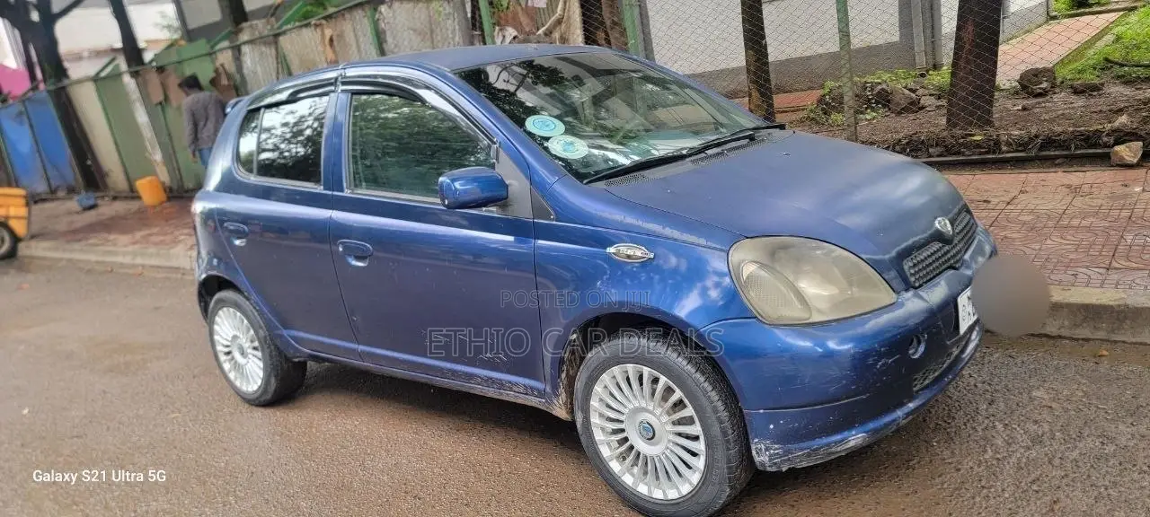 Toyota Vitz 2001 Blue