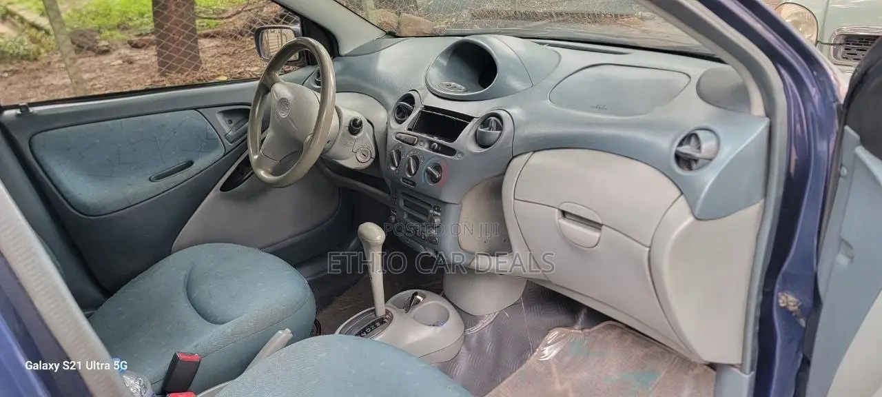 Toyota Vitz 2001 Blue